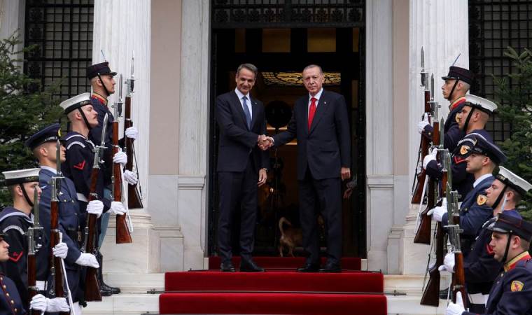 Erdoğan-Miçotakis zirvesi başladı