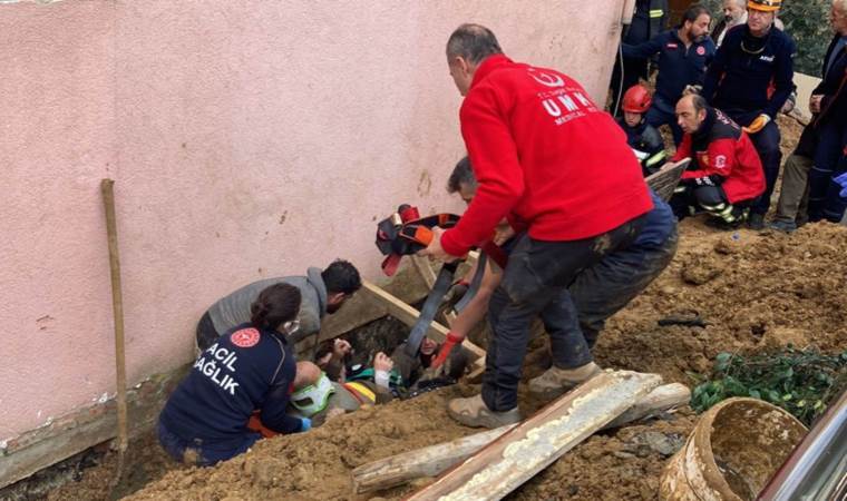 Villada ısı yalıtımı yaparken toprak altında kaldı