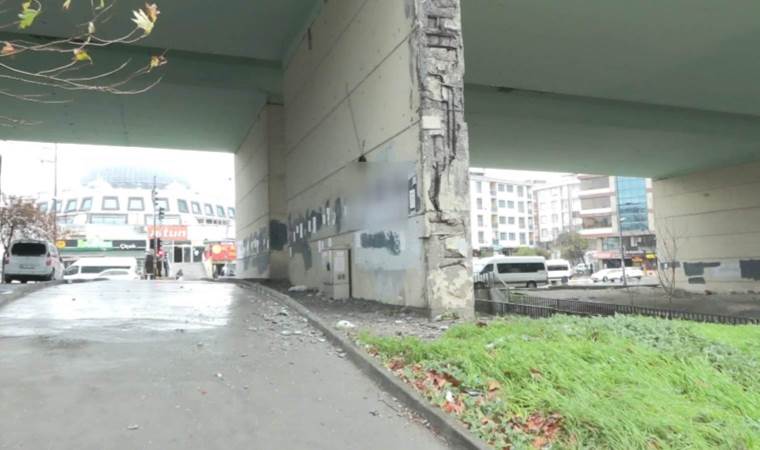 Esenyurt’ta köprünün kolonundan beton parçaları dökülüyor