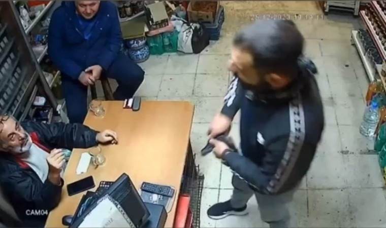 Yer Adana… Silah gösterip masadaki paketten 2 sigara alıp kaçtı