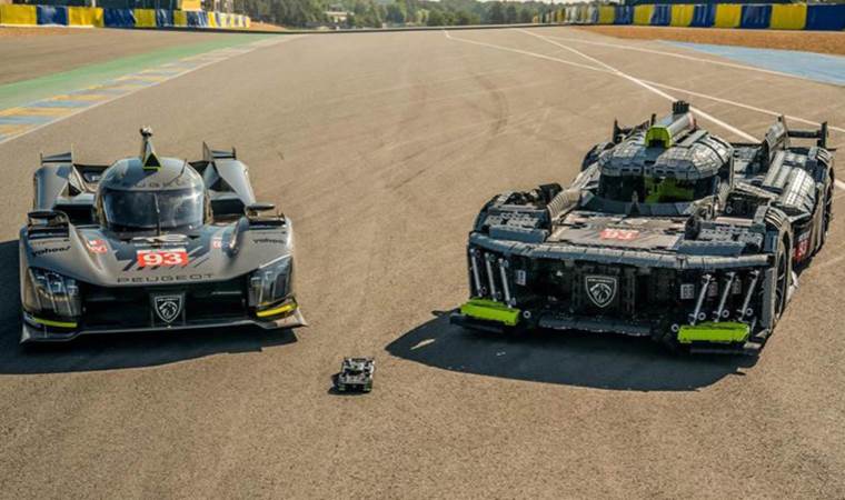 24 saatte Lego’dan yarış arabası yaptılar: Türkiye’de sergileniyor