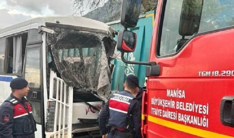 Korkunç kaza… Servis midibüsüyle çöp kamyonu çarpıştı: 17 kişi yaralandı!