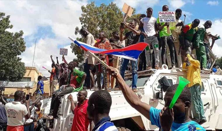 Afrika ülkesi Fransızcayı resmi dil olmaktan çıkardı