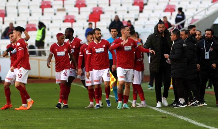 Sivasspor evinde ilk galibiyetini aldı! Sivasspor 1-0 İstanbulspor