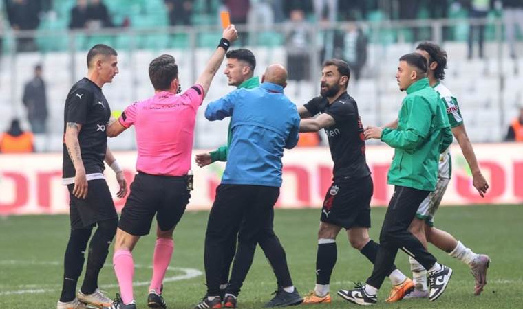 TFF 2. Lig’de saha karıştı: 5 futbolcu kırmızı kart gördü!