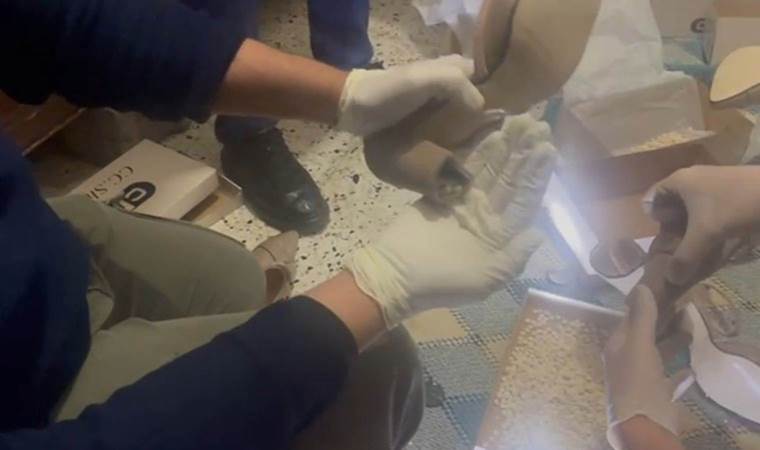 Akılalmaz yöntem! Ayakkabı topuklarına gizlenmiş halde bulundu…