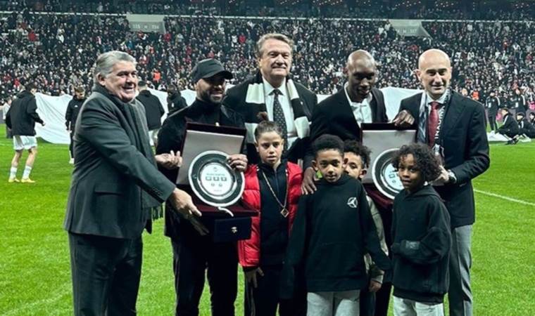 Beşiktaş’tan Atiba ve Quaresma’ya plaket!