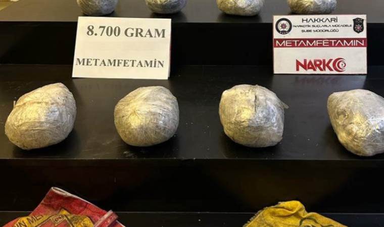 Hakkari’de yol kontrolünde 8 kilo 700 gram metamfetamin ele geçirildi, 1 gözaltı