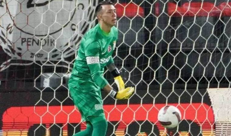 Galatasaray’a Muslera’dan kötü haber!