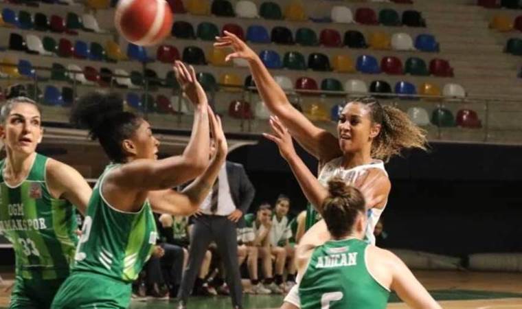 İzmit Belediyespor geriden gelip kazandı