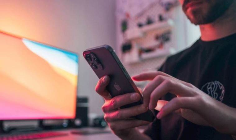 Bir erkeği kusursuz yapan şeylerden biri iPhone’a sahip olması mı?