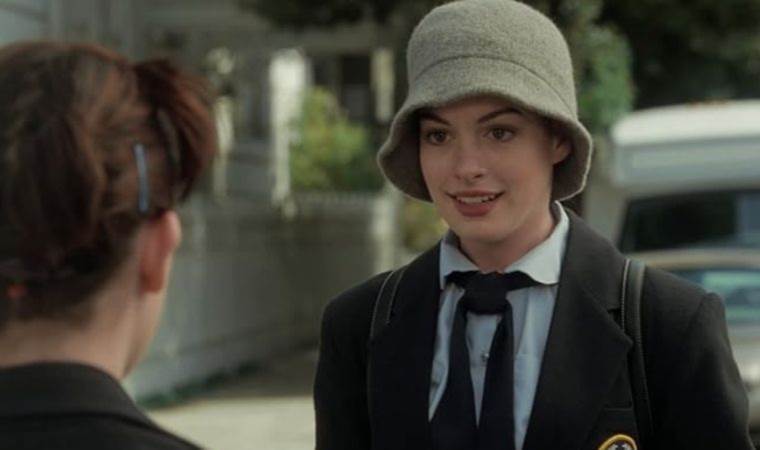 Anne Hathaway, Örümcek Adam 4’te kara kedi rolünü canlandıracaktı