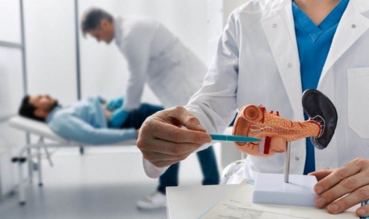 Dursun Özbek’in hastalığı Akut Pankreatit nedir? Akut Pankreatitin belirtileri neler?