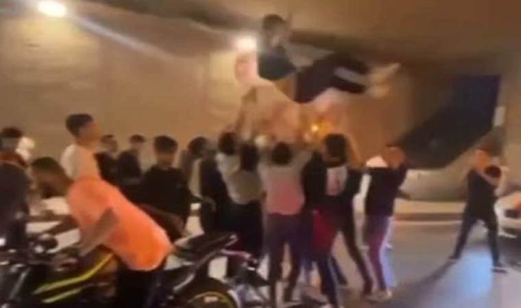 Esenler’de asker eğlencesi için trafiği durduran 3 kişiye 6 bin 965 lira ceza