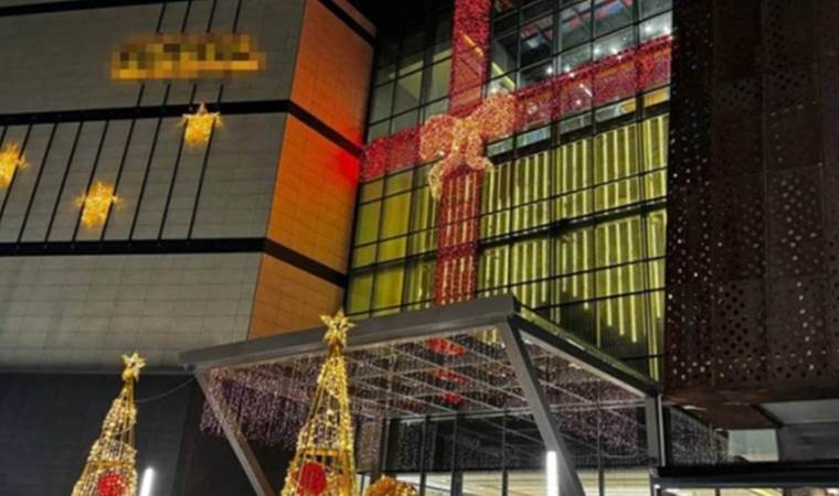 Rize’de ilginç olay: AVM’deki süslemeler ‘haç işaretine’ benzetildiği için kaldırıldı