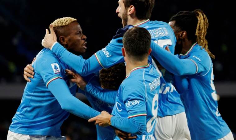 Victor Osimhen yıldızlaştı: Napoli 2 haftalık seriye son verdi!