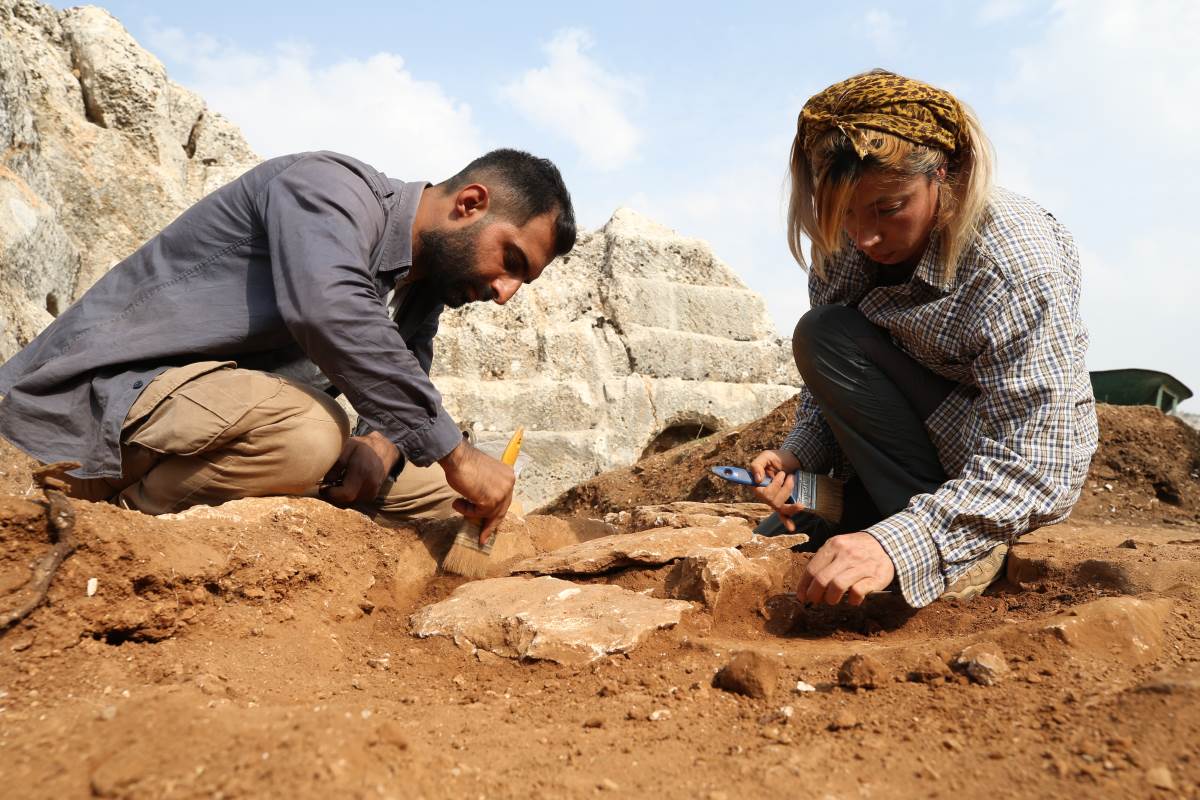 Diyarbakır'da eski taş ocağındaki kazıda 54 çocuğa ait mezarlık bulundu