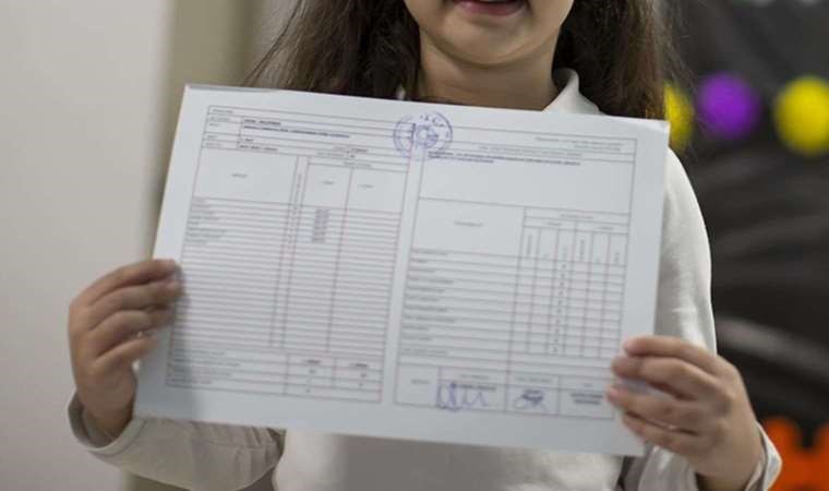 Öğrencilerin karne heyecanı… Uzmanlar uyardı: Tatil çocukların da hakkı