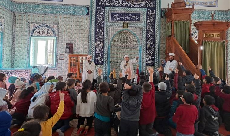 ÇEDES hız kesmiyor: Öğrenciler camilere götürülüyor, müftüler ve din görevlileri okullarda seminer düzenliyor