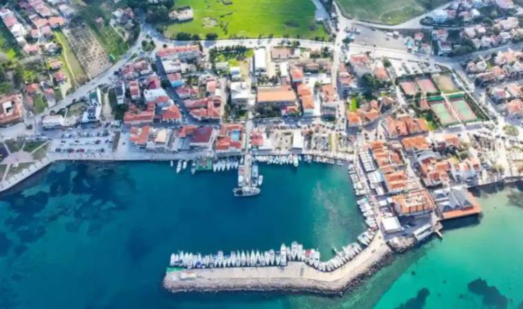 Biri satıyor diğeri kiralıyor: Urla’da AKP’li ve kayyum başkanlar seçim öncesi arazileri peşkeş çekti