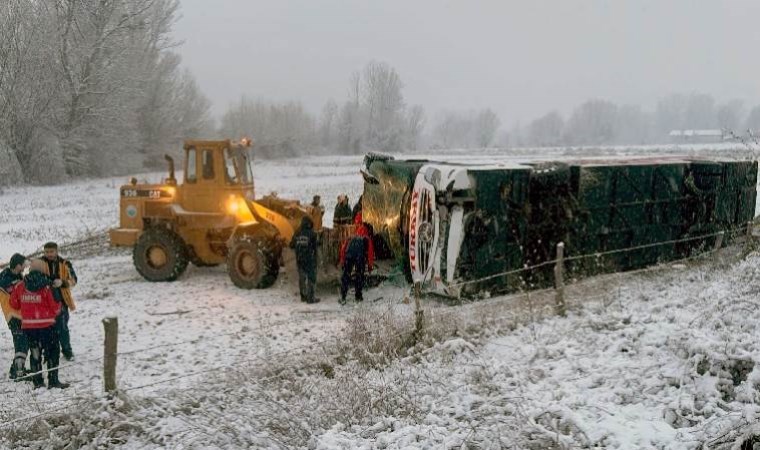 Kastamonu’da yolcu otobüsü tarlaya devrildi… Ölü ve yaralılar var!