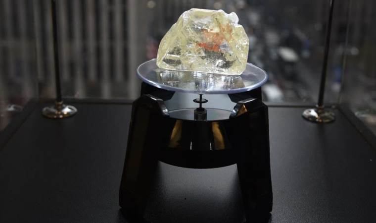 Dünyanın en büyük elmaslarından birini bulan iki Afrikalı gence ne oldu?