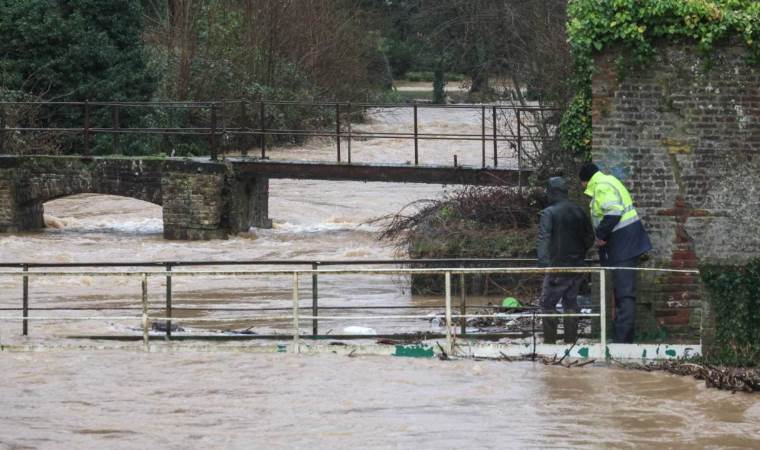 Fransa’da su baskınları nedeniyle ‘kırmızı alarm’ verildi