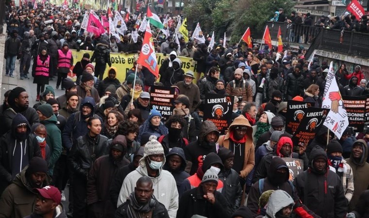 Fransa’da 43 kentte göç yasası protesto edildi