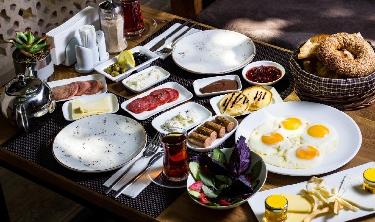 Kahvaltılarınızı şölene çevirecek farklı tarifler mi arıyorsunuz? İşte pratik ve lezzetli 7 farklı kahvaltı tarifi…