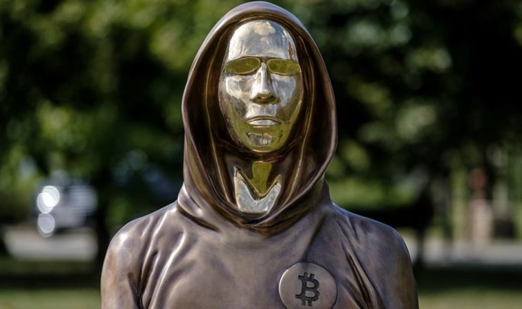 Bitcoin’in sır dolu sahibinin hesabına gizemli havale