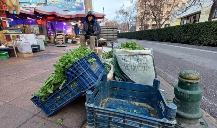 Afyon’da yetiştiriliyor Eskişehir’de satılıyor: Haftada bir gün geliyor ! Marul gibi yiyorlar…