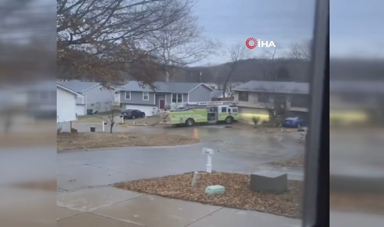 Yol buz tuttu: İtfaiye aracı çarparak durabildi