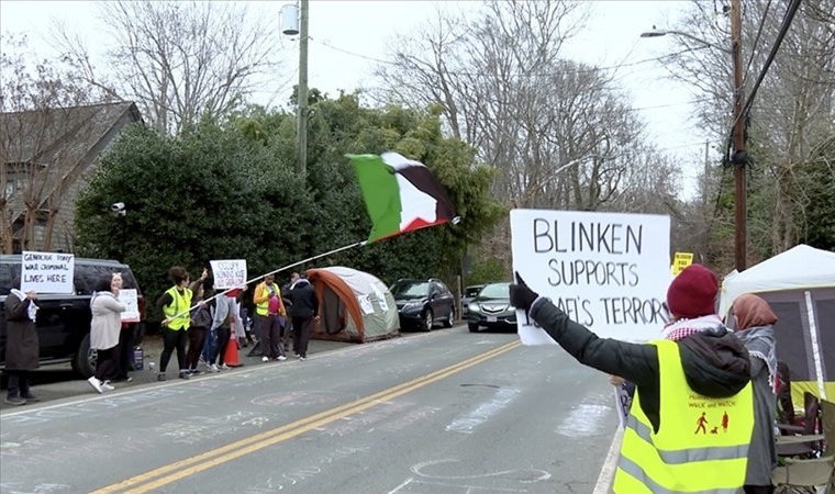 Blinken’ın evi önünde protesto: ‘Gazze’de ateşkes’