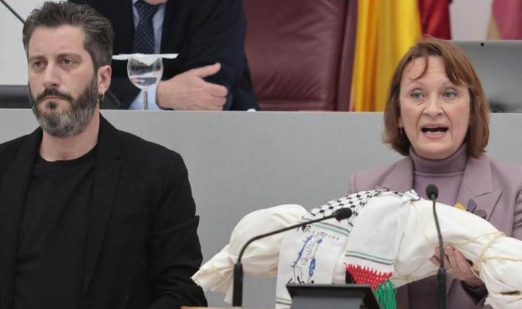 İspanya Meclisi’nde İsrail’e ‘bebekli’ protesto