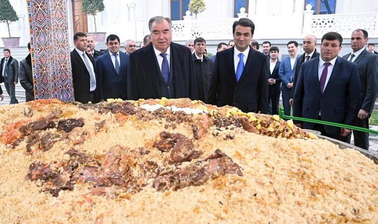 Tacikistan lideri Rahman: ‘İki yıllık gıda stoklayın’