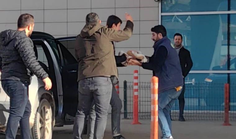 Fabrikada elini testereye kaptıran işçinin 2 parmağı koptu