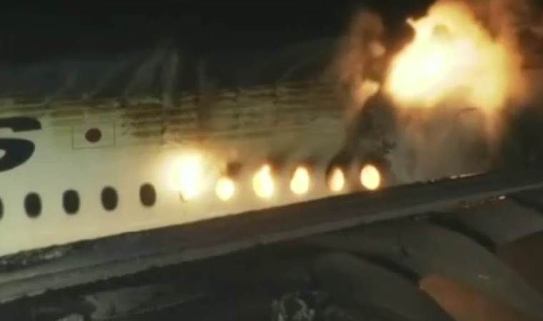 Havalimanında uçak yangını: Pistte alev aldı