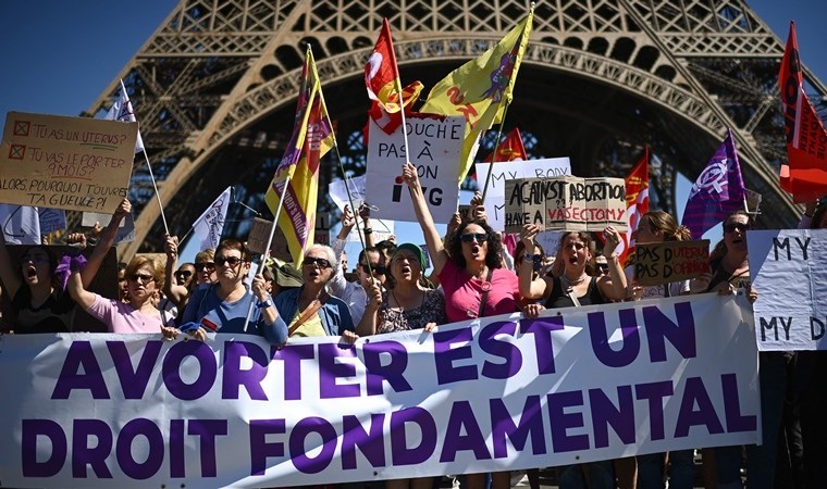 Fransa’da kürtaj anayasal güvence altına alındı