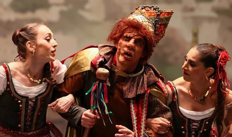 ‘Notre Dame’ın Kamburu’ balesi yeniden sahnede