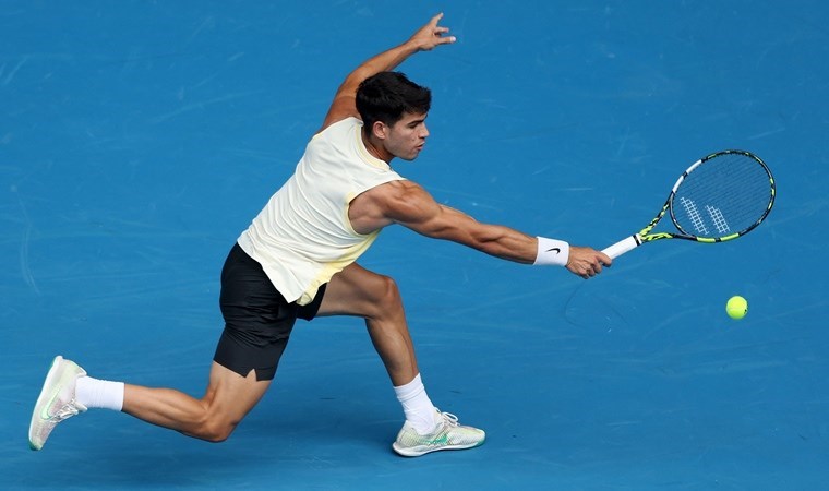 Rakibi sakatlanan Carlos Alcaraz, Avustralya Açık’ta 4. tura yükseldi!