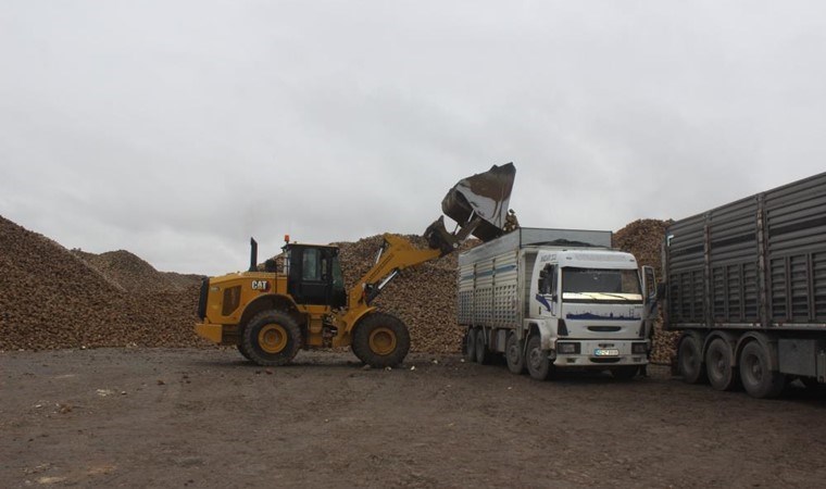 Konya’da yaz bitti, hasat süreci bitmedi:  2 milyon 100 bin ton ürün hasat edildi…