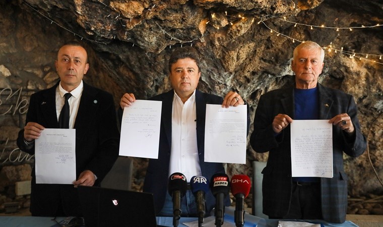 İYİ Parti Antalya yönetiminde toplu istifa: ‘Seçimden sonra tabela partisi oluruz’