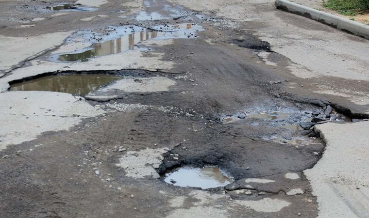 Yoldaki çukurlara karşı telefon uygulaması: Belediyeye bildiriyor!