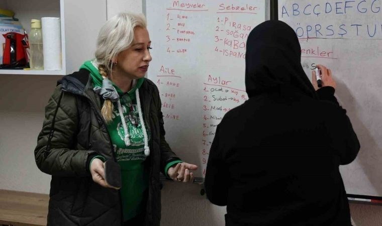 İzmirli kadın muhtarın “eğitim seferberliği” çığ gibi büyüyor