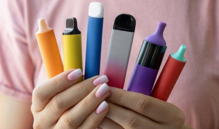 İngiltere’de çocuklar arasında kullanımı artan tek kullanımlık elektronik sigaraları yasaklanacak