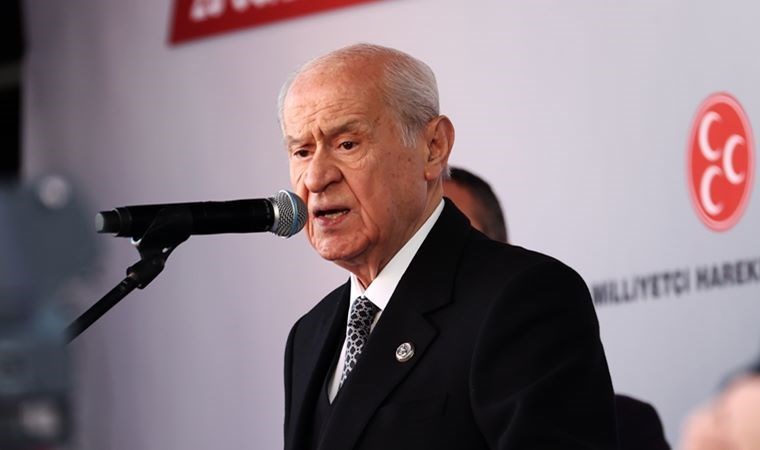 Ve Bahçeli alanlarda… ‘Mersin’i Cumhurbaşkanımıza hediye edecek misiniz?’