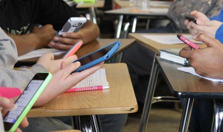 Uzmanı açıkladı…Telefonlar kaygıyı ve depresifliği tetikliyor !