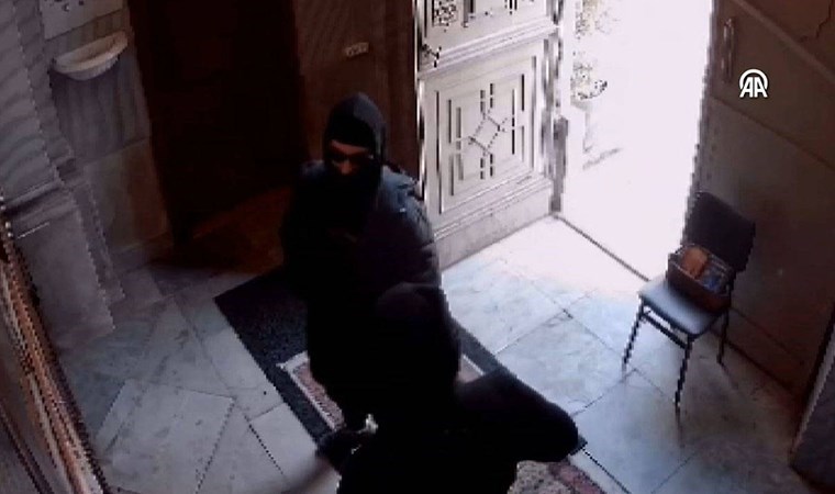Saldırganlar kapıyı açıp yol vermiş: Santa Maria Kilisesi’ne silahlı saldırının yeni görüntüleri ortaya çıktı