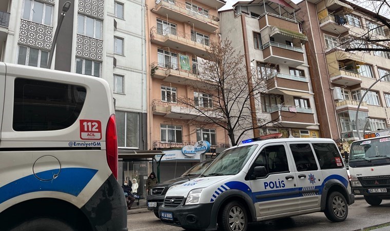 Evinde silahla vurulmuş halde ölü bulundu