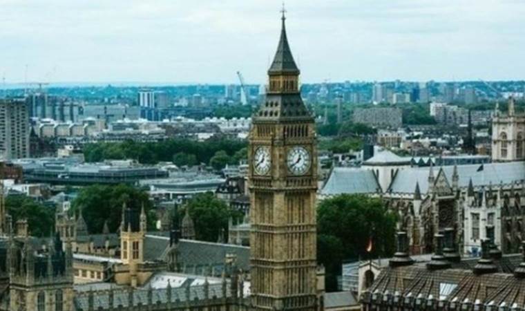 İngiltere’de hizmet sektörü son 6 ayın en yüksek büyümesini gösterdi